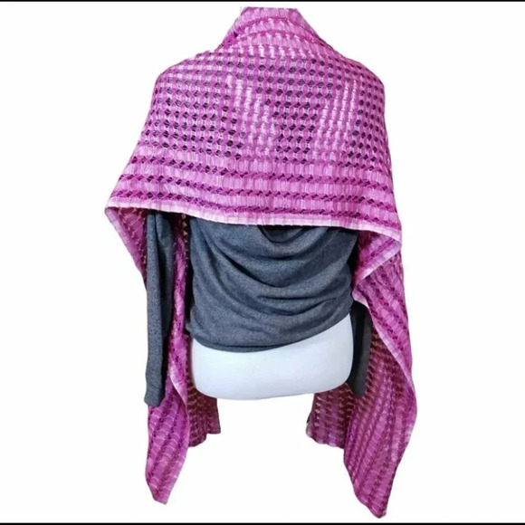 Fushia scarf/wrap - Picture 3 of 5